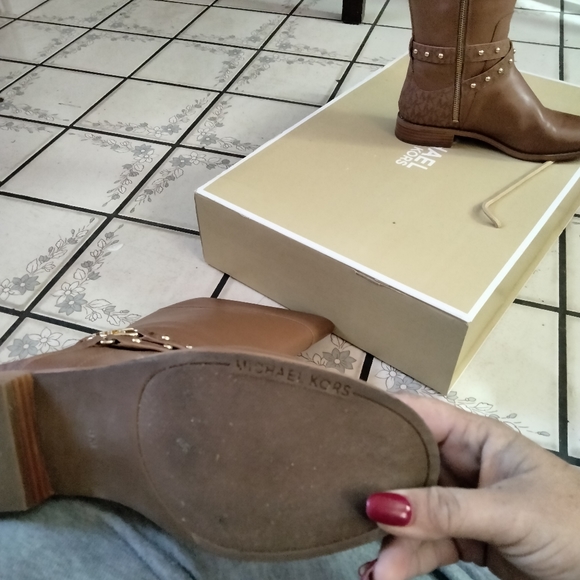 Michael kors boots size 8 color tan - Picture 3 of 9